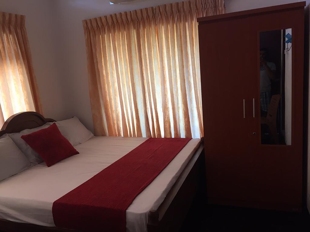 Yaarl Holiday Inn Jaffna Exterior foto