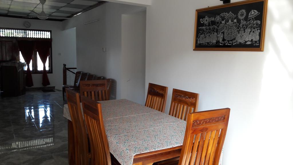 Yaarl Holiday Inn Jaffna Exterior foto