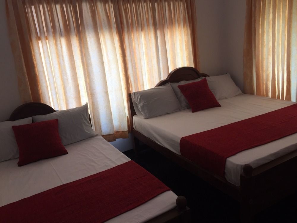 Yaarl Holiday Inn Jaffna Exterior foto